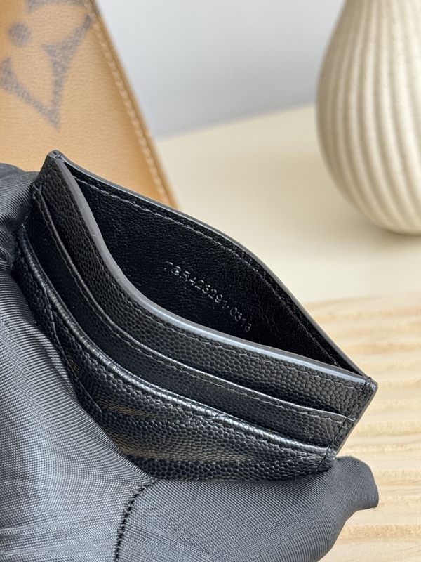 イヴサンローラン財布全体デザイン